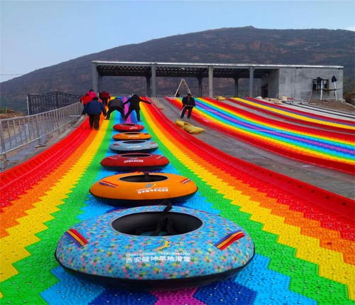 襄州彩虹滑草场